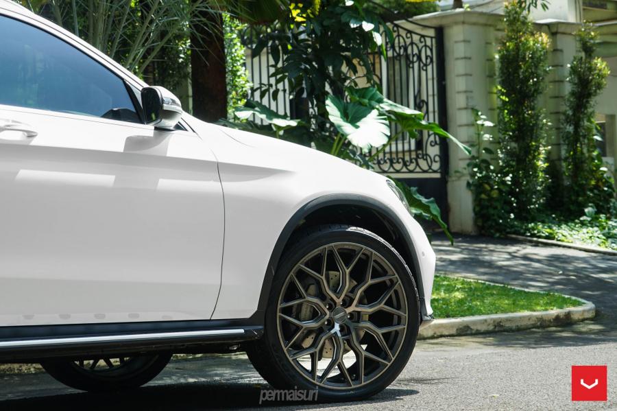 Детали экстерьера Mercedes-Benz GLC200 4Matic AMG Line by Permaisuri on Vossen Wheels (HF-2) 2019 года  (фото 7 из 12)
